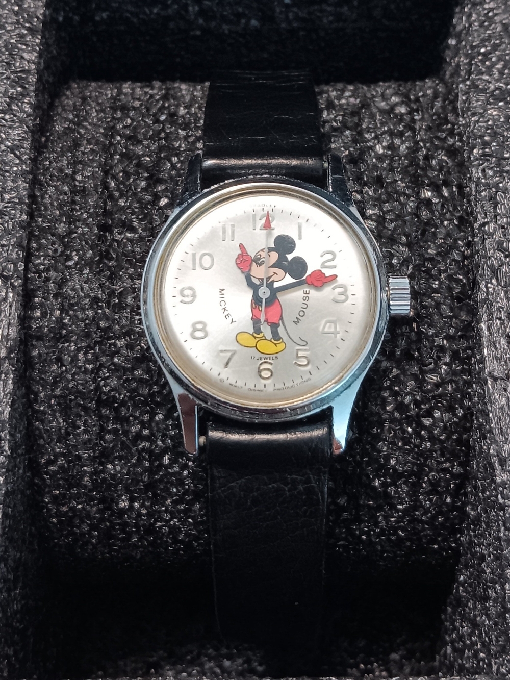 Vintage Disney Hand-Wound Watch Collection with Invicta Limited Edition Case - Picture 7 of 15